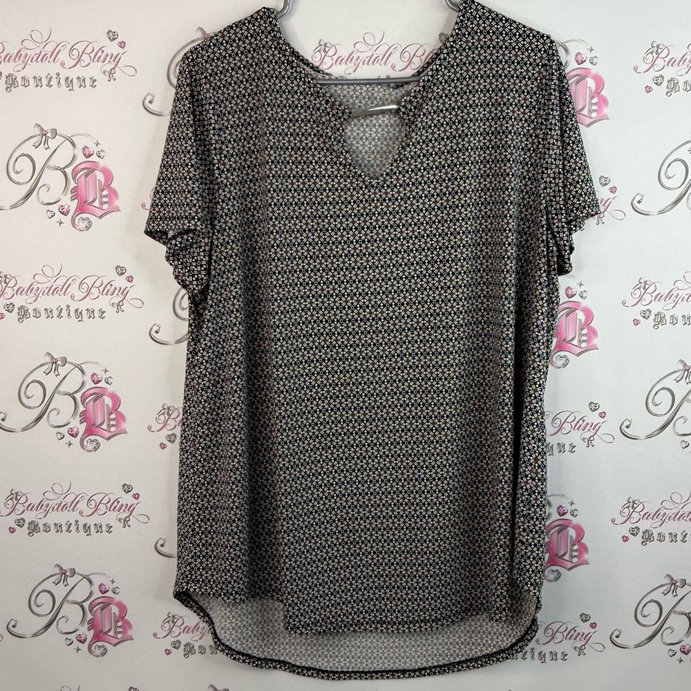 George T-shirt flowy paisley floral pattern Black White Geometric Blouse metal